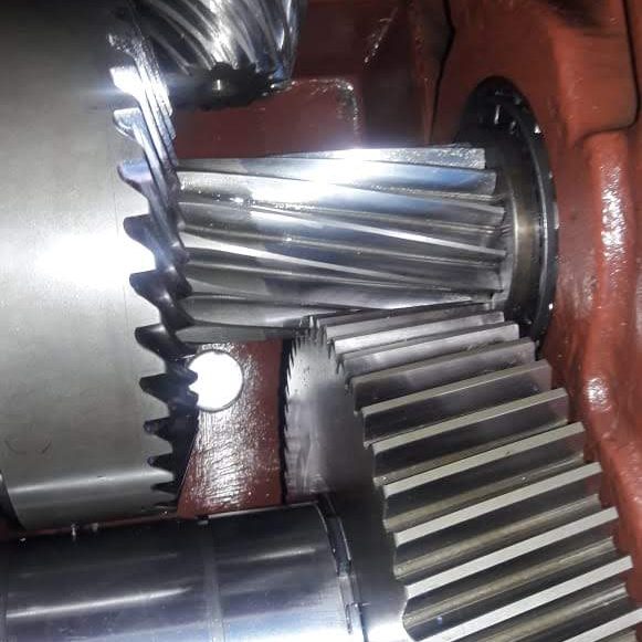 Engranajes helicoidales de transmisión de potencia